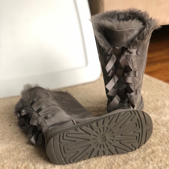 Ugg Bailey Bow Tall Sz 4 - Picture 4 of 15
